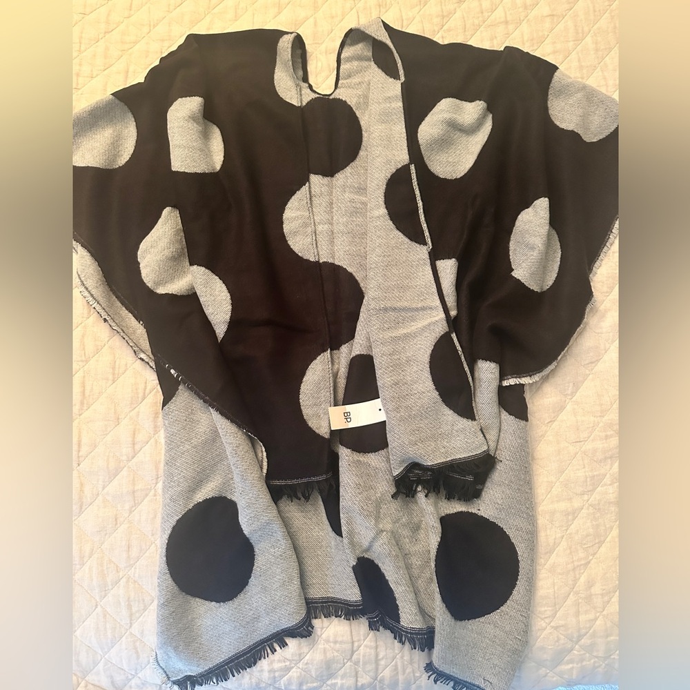 🆕 BP Oversized Black/Ivory Dot Ruana, one size, NWT ⚫️🩶
